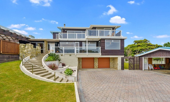 Otaki Beach House | TASSY - ?TAKI BEACH HOLIDAY HOME, pet friendly in Otaki Beach