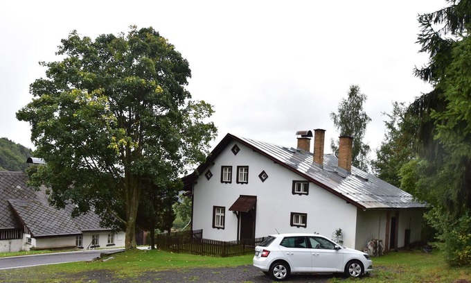 Zlata Olesnice Apartment | Tasteful holiday home with spacious garden in an authentic, quiet mountain village