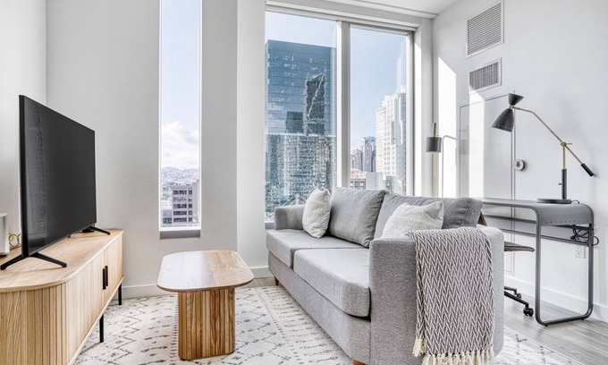 South Beach Apartment | Tasteful Rincon Hill 1BR w/W/D, Gym & Pool, near Tech HQs, by Blueground