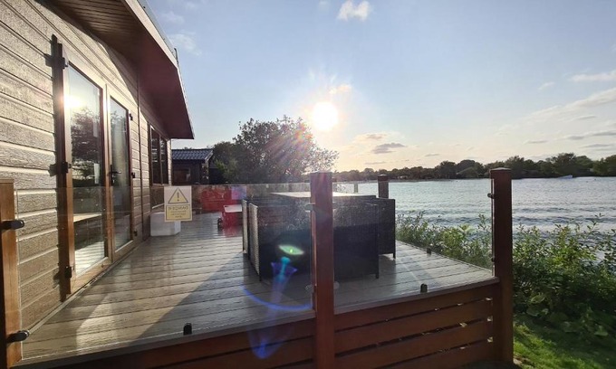 Dogdyke Apartment | Tattershall Lakeside Lodge Indulgent wheelchair accessible 8 berth with Hot Tub