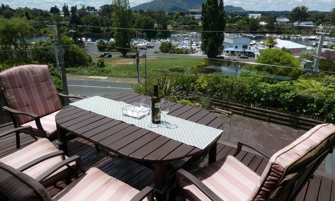 Taupo House | Taupo Harbour Retreat, GREAT VIEWS, Private, Wifi, Prime Video, Rate is 4 people