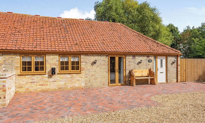 Tilney Fen End Cottage | Tawny Acre Barn - UK38614