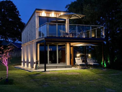 Tiers Cross Apartment | Tawny Lodge - Luxurious 1 Bedroom - Blossom Farm