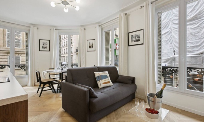 Quartier de la Porte-Saint-Denis Apartment | TBS 119 - Fabulous apartment near the Musée Grévin
