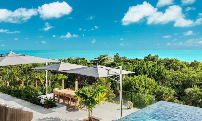 Ocean Point House | TC Villas/Alizee Villa/Private path to Taylor Bay Beach
