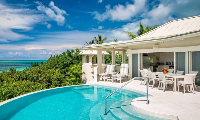 Providenciales House | TC Villas -Turtle Beach -Right on Smith's Reef!