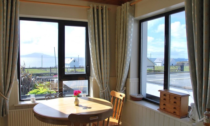 Achill Island House | Teach Cruachán Large-group Holiday Home