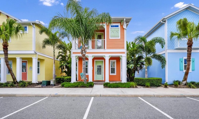 West Kissimmee Cottage | Teenie Bikini Cottage with Private Hot Tub near Disney with Margaritaville.