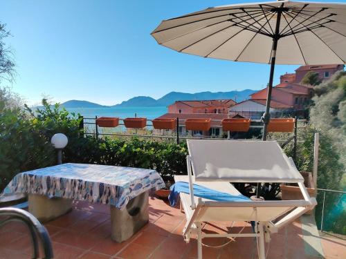 Tellaro Apartment | Tellaro, Tramonto sul Golfo