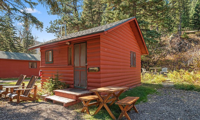 Cheyenne Crossing Cabin | Ten Sleep Cabin By Spearfish Creek