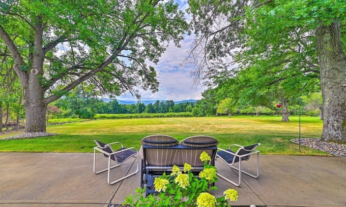 Central Bridge House | Terrace Mountain Orchard House