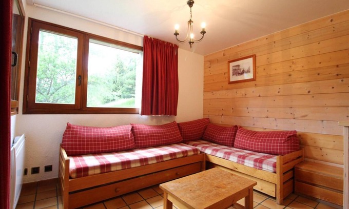 Lanslevillard Apartment | Terrace, tv, ski locker, 40m², Val Cenis