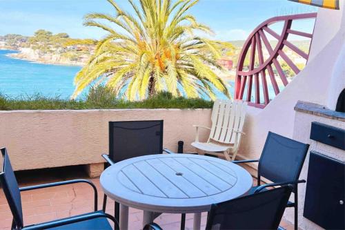 Bandol House | Terrasse avec superbe vue mer & pieds dans l’eau