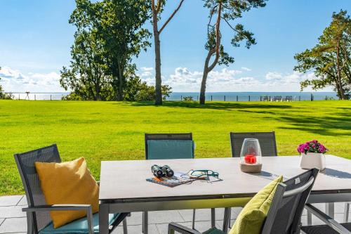 Zirchow Apartment | Terrassenwohnung "Windgott" - Oase am Haff