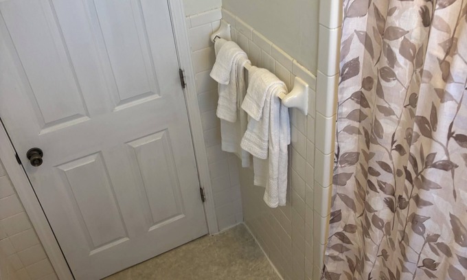 Bristol House | Terrific 2-bedroom house with AC in Bristol