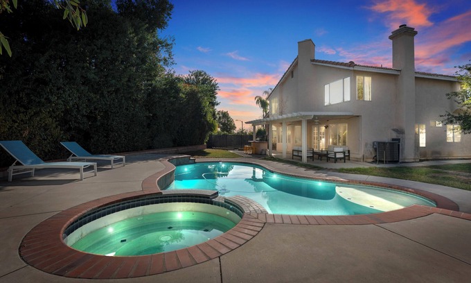 Highland House | Terrific 5-bedroom pool in prime location of Highland