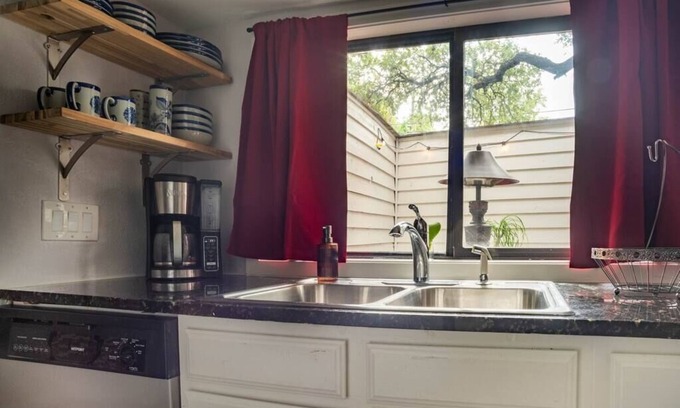 Old West Austin House | Texas-Themed King Bed Bungalow - Pet Friendly