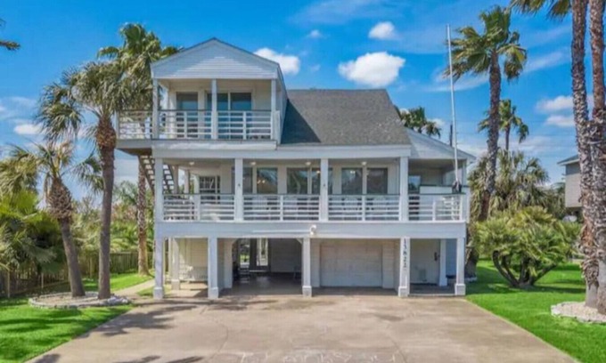 Pirates Beach House | Texas Vacation Home with Pool, Near the Beach
