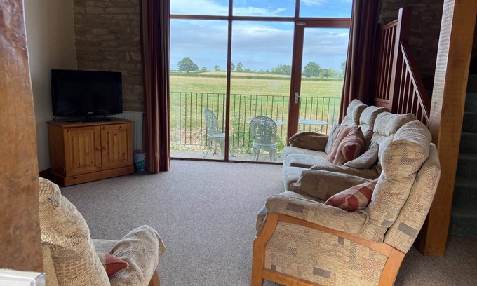 Cirencester House | Thames Cottage, Old Mill Farm, Cotswold Water Park