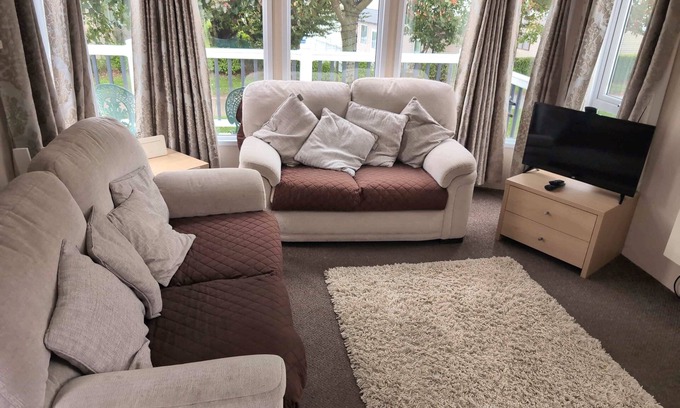 Isle of Grain Apartment | Thames view - Wheelchair-Friendly Static Caravan at Kent Coast Holiday Park