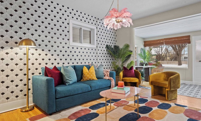 Drumheller House | That 70's Show | 2 Bed Retro Getaway | BBQ & More!