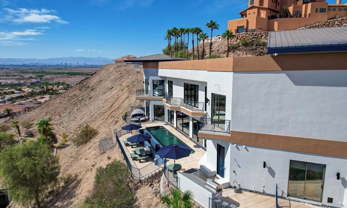 Calico Ridge House | The 360 Calico Hills Private Estate Henderson 5 Bed 7 Bath with Pool and Views.