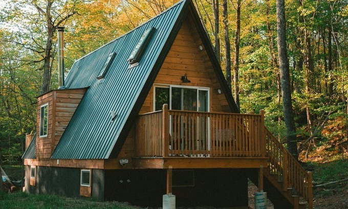 Stamford Cabin | The A-Frame on Pudding Hill - Wood Burning Cedar Hot tub!