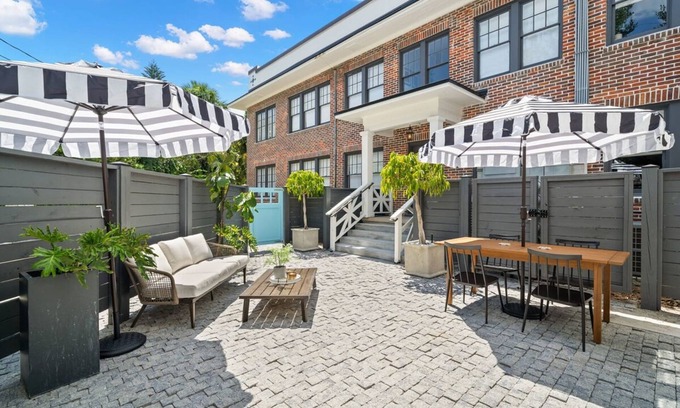 Hyde Park Apartment | The Adaline 1 Luxury Hyde Park Apt Near Bayshore