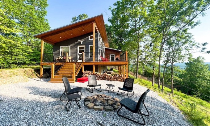 Newnata Cabin | The Aerie ~ A Modern Retreat at Double Bridges