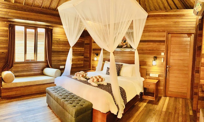 Mushroom Bay Bed & Breakfast | The Akah Cottage