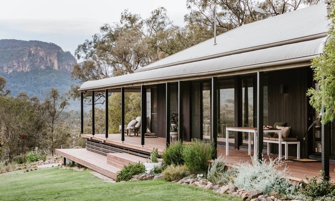 Glen Davis House | The Alice Escape by Contemporary Hotels