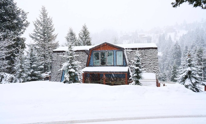 Summit Park House | The Alpine - Park City Home Mountain Home w/hot tub, deck, and 3BR!