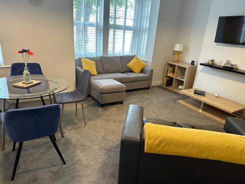 Westcliff-on-Sea Apartment | The Alvaros Apartment