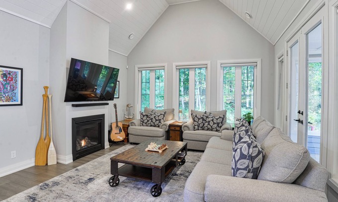 Minett House | The Anchor Cottage (#71)
