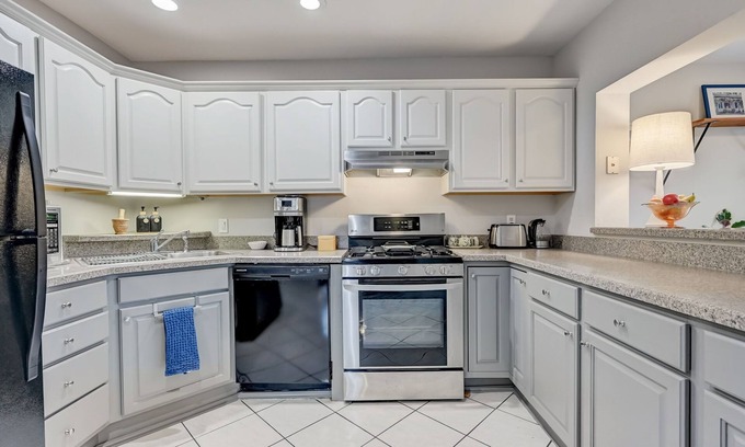 Oak Park Apartment | The Artist's Loft - Oak Park