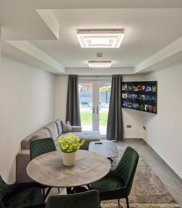 Salford Apartment | The Ashcroft Studios & Apartments with Free Parking