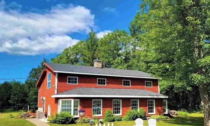 Dollar Bay House | The Atlas House, 1 mile from snowmobile trail & boat launch, secluded house