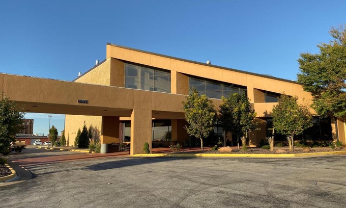 Quincy Hotel | The Atrium Hotel on Third