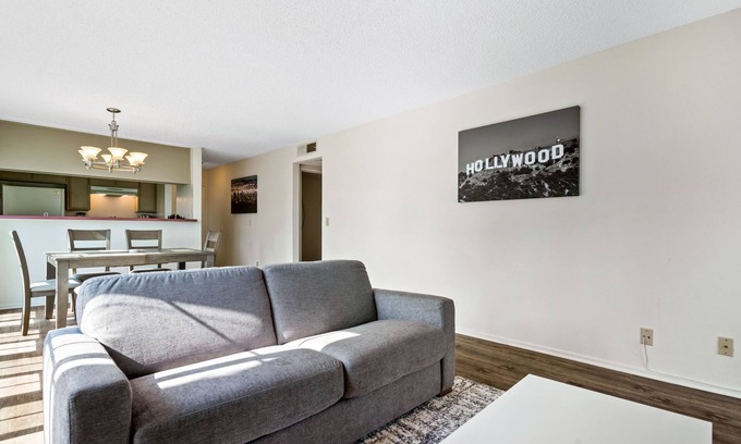 Palms Apartment | The Bagley #201