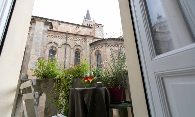 Parma City Centre House | The balcony of the Angiol d'Or