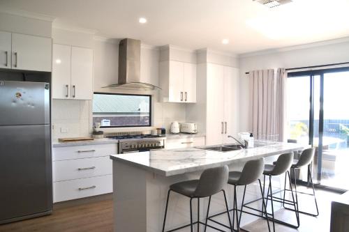 Port Lincoln House | The Baltimore House - Family Getaway