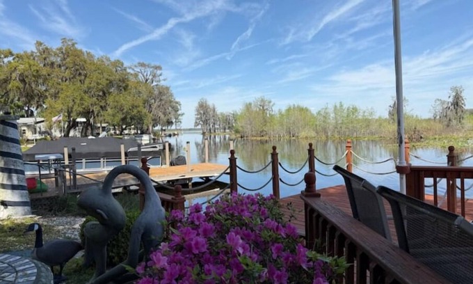 Hernando Cottage | The Bamboo house on the lake