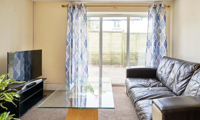 Holsworthy House | The Barn (Chilsworthy), 6 Sleeper House, 19 Min Drive into Bude, Cornwall