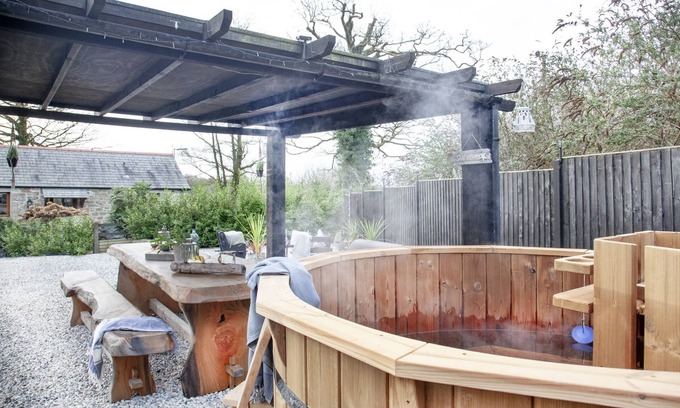 Lanhydrock House | The Barn in Lanhydrock, Bodmin - a cottage that sleeps 6 guests in 3 bedrooms