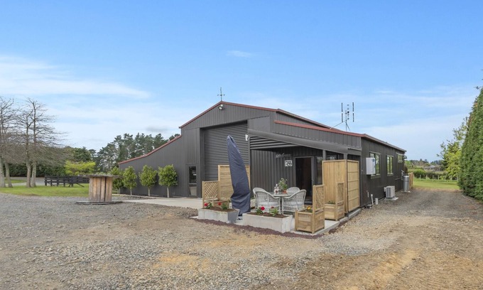 Karaka House | The Barn – Karaka Farm Stay