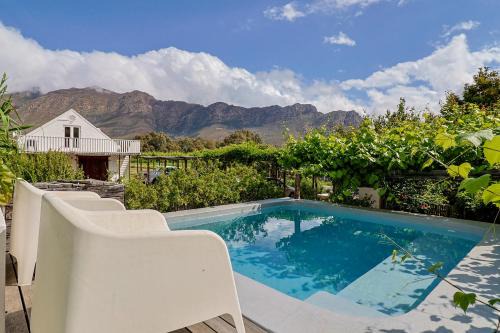 Montagu House | The Barn On 62 - Cottages