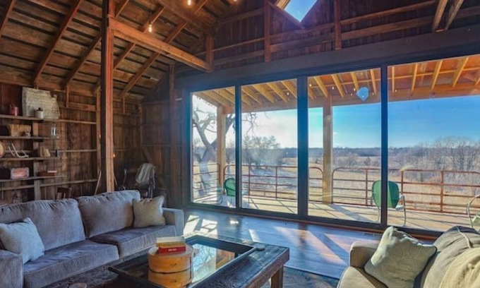 Waldron House | The Barn on 7