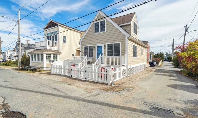 Newburyport House | The Basin House | Steps to Water | Work from Home