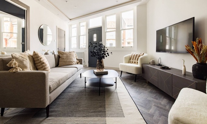 Shaftesbury Apartment | The Battersea Loft - Modish and Bright 1BDR Flat
