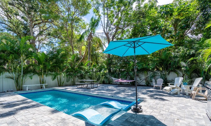 Alta Vista House | The Bay Street Hideaway- Private, Heated Pool with 4 Bedrooms
